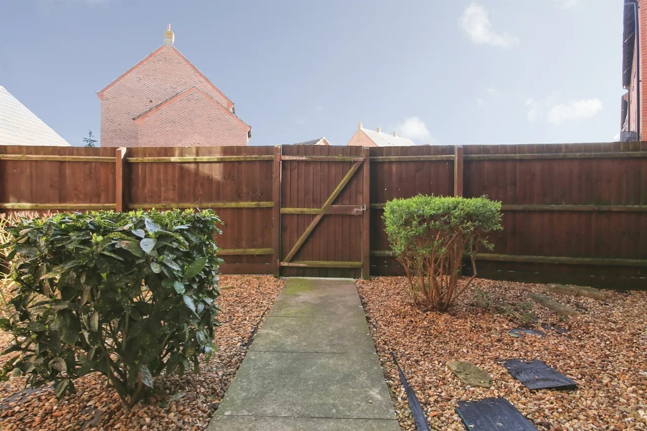 East Water Crescent, Hampton Vale, Peterborough, photo 8