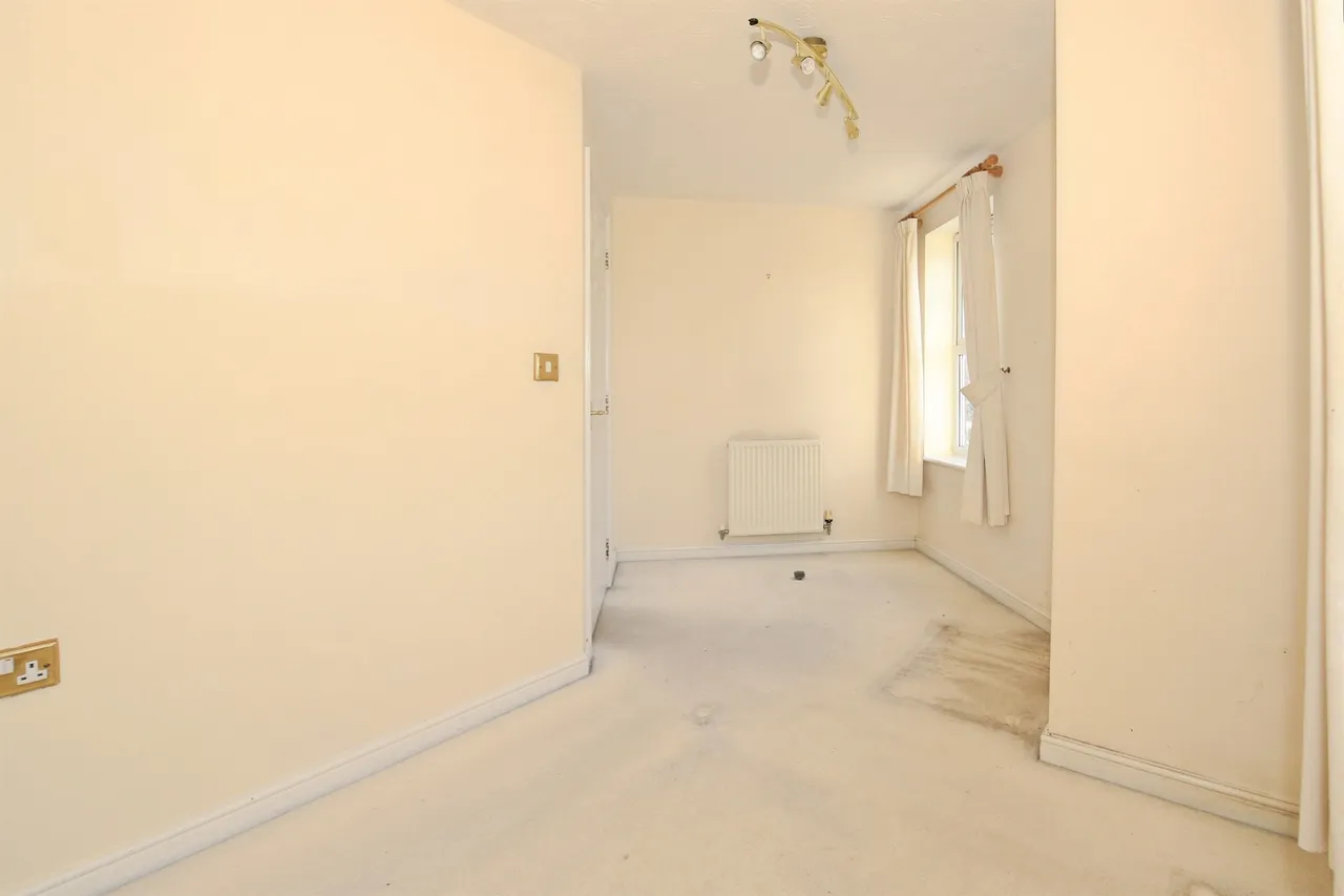 East Water Crescent, Hampton Vale, Peterborough, photo 4