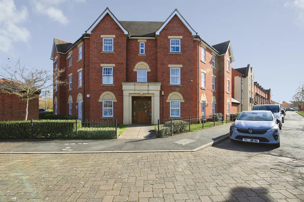 2 bed flat for sale — East Water Crescent, Hampton Vale, Peterborough