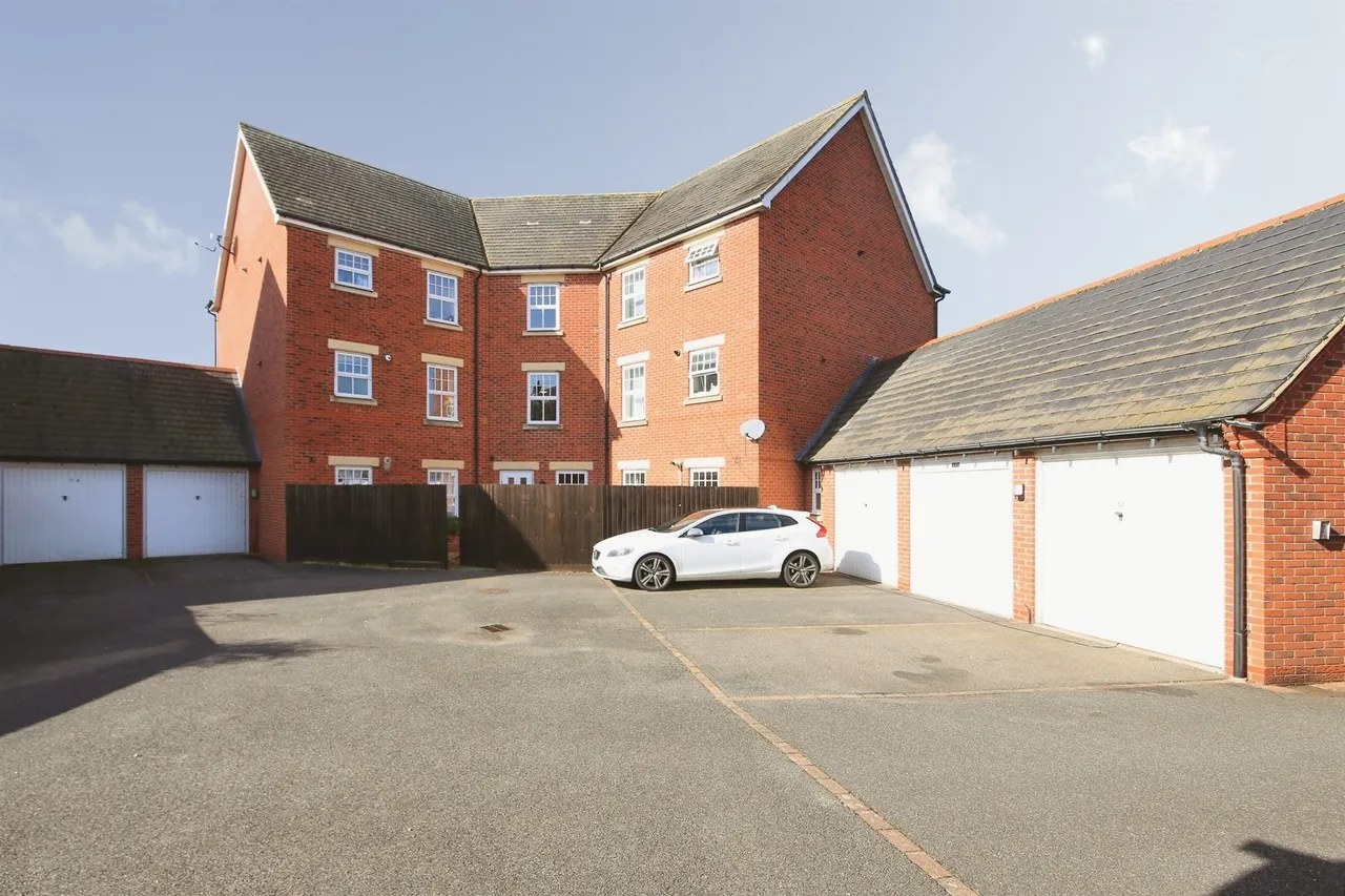 East Water Crescent, Hampton Vale, Peterborough, photo 9