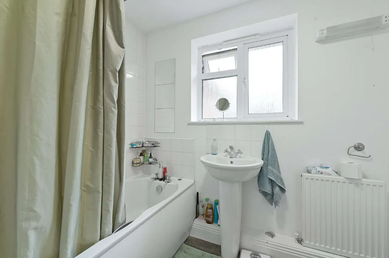 Hall Place Cottages, Honey Lane, Hurley, Maidenhead, SL6 6RQ, photo 7