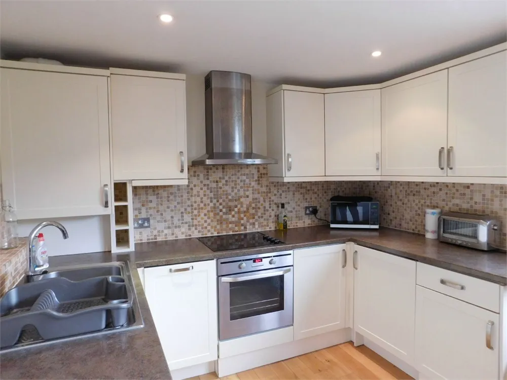 1 bed flat to rent — Aragon Court Broadway, Ealing, London, W13 0TL