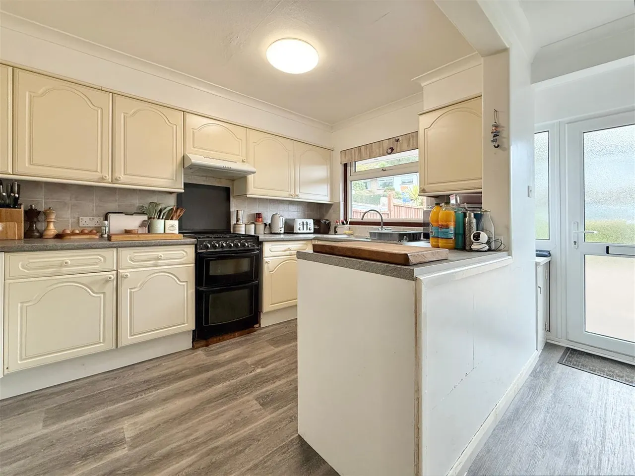 Milton Crescent, Brixham, photo 5