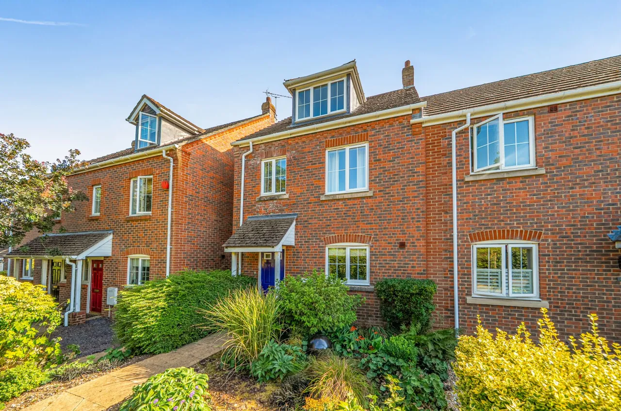 3 bed property for sale, Clay Lane, Fishbourne, PO18