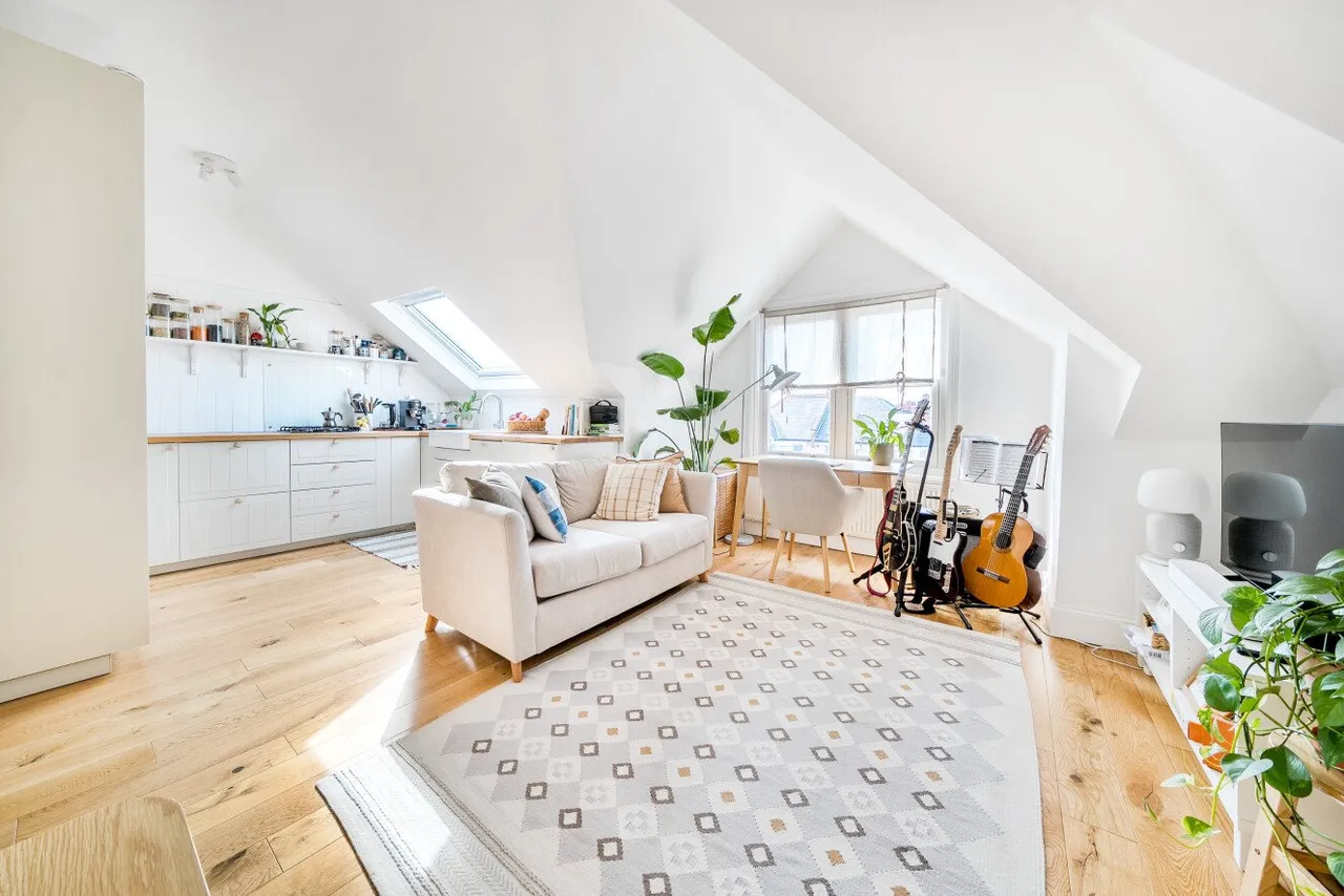 Buxton Gardens, Acton, W3, photo 2