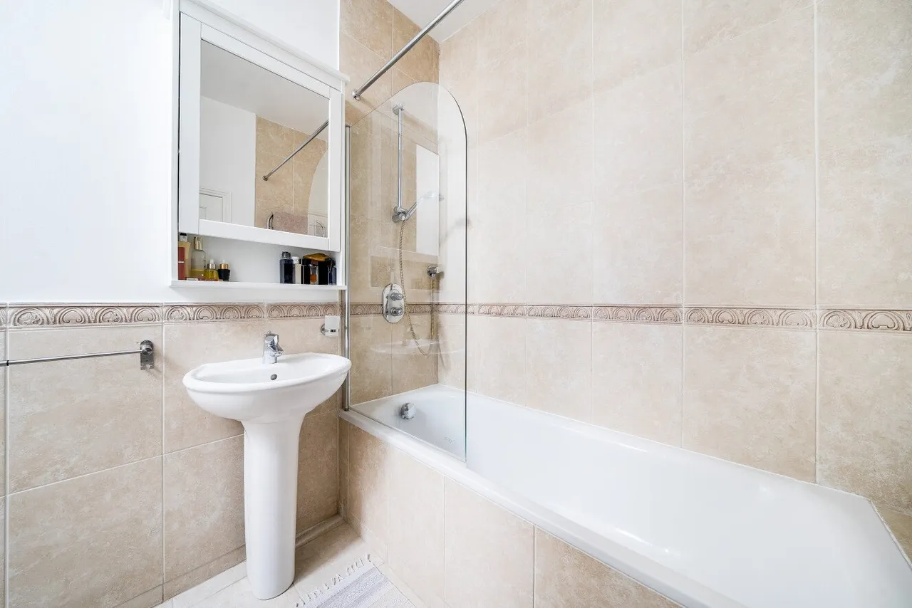 Buxton Gardens, Acton, W3, photo 6