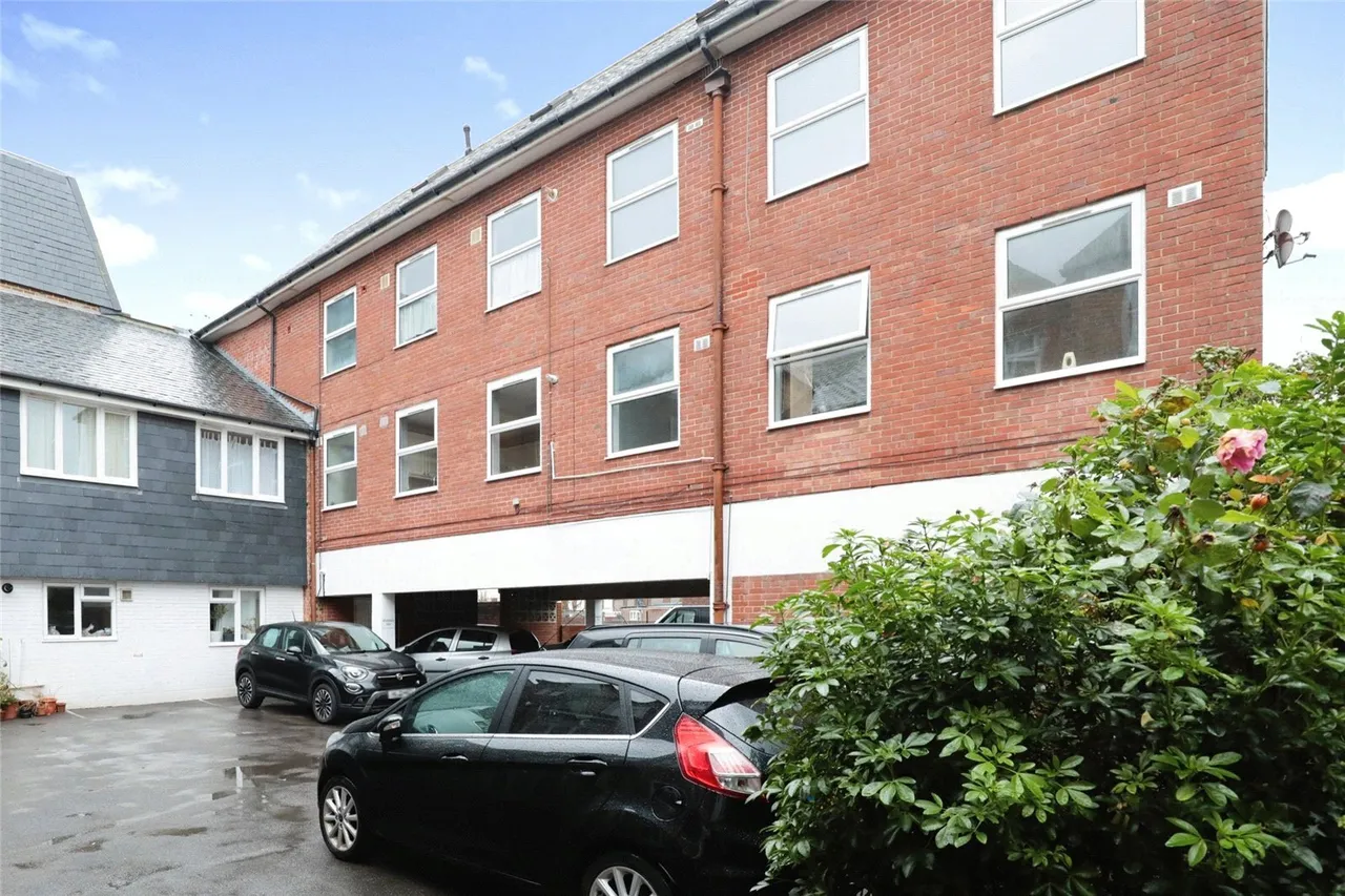 4 bed flat for sale, Landport Street, Southsea, PO5