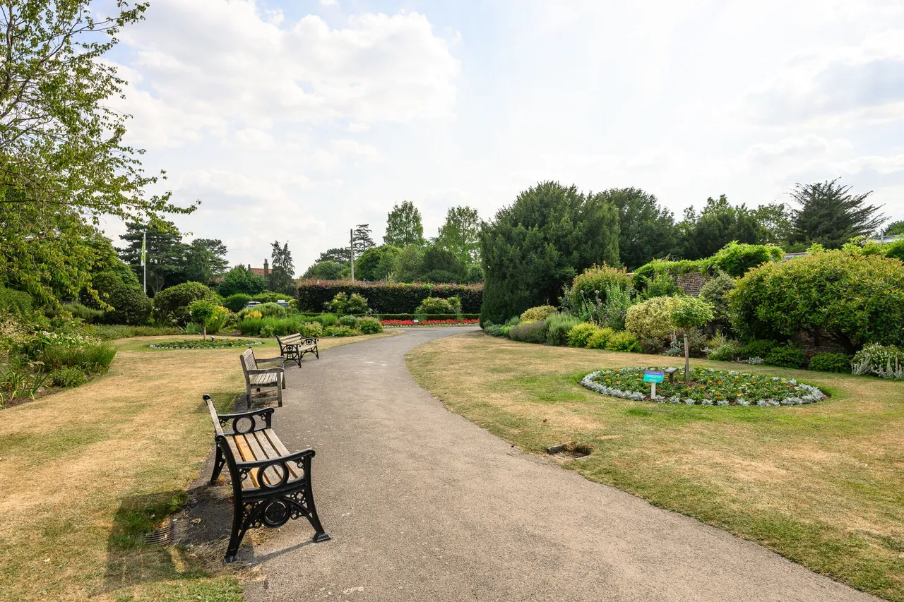 Mostyn Road, Merton Park, SW19, photo 15