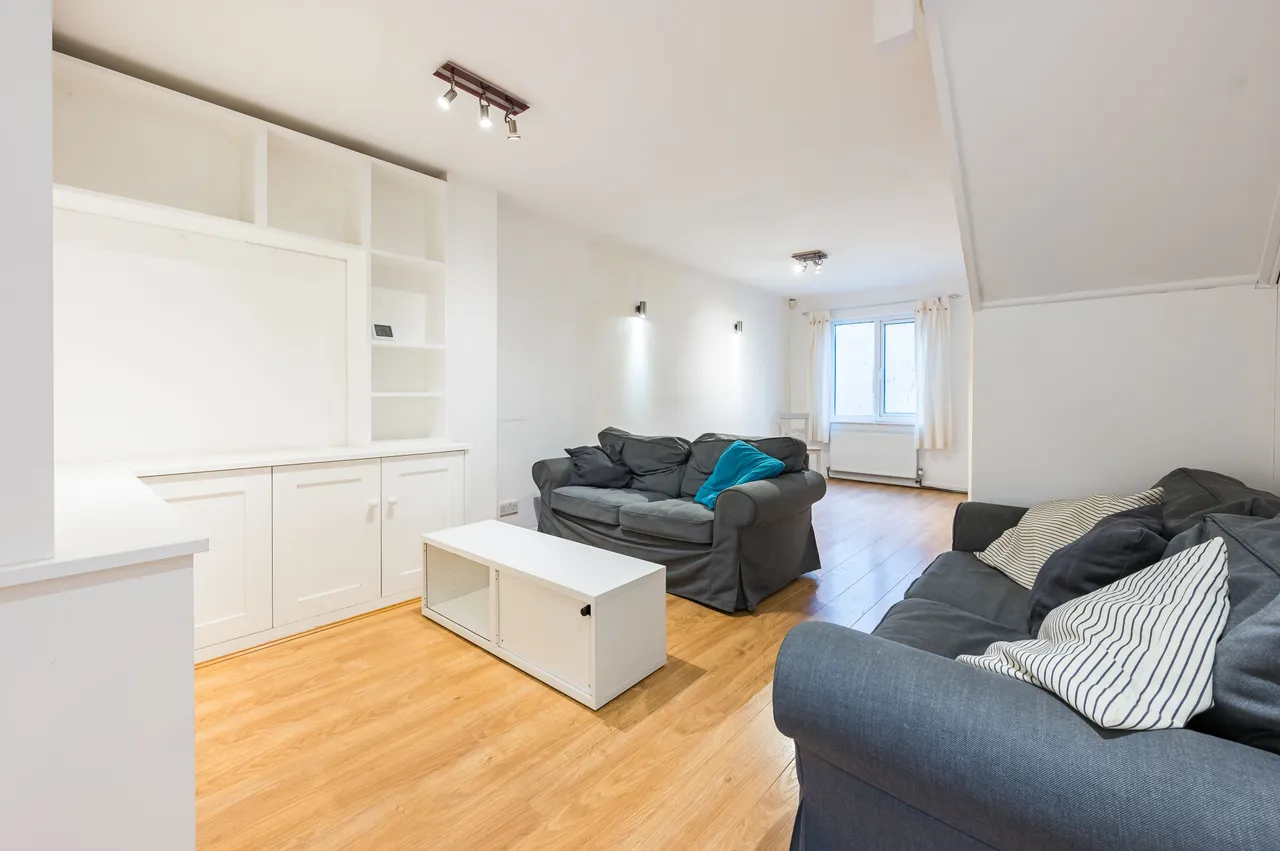3 bed house for sale — 35 Transom Square, London