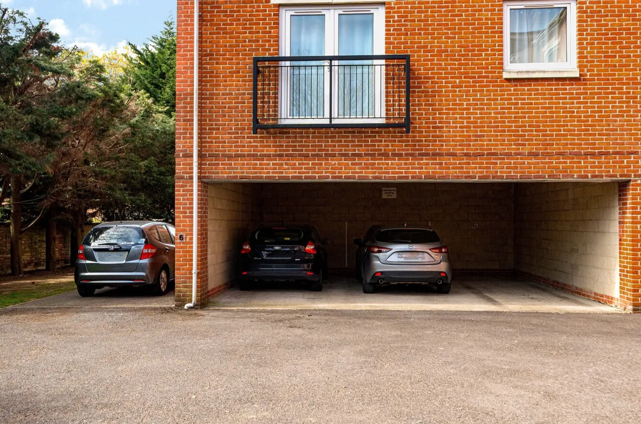 Archers Road, Banister Park, SO15, photo 13
