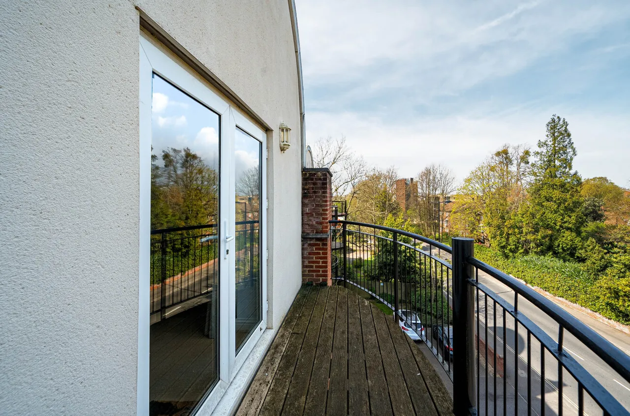 Archers Road, Banister Park, SO15, photo 14