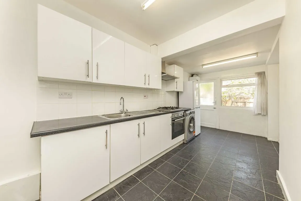De Montfort Road, SW16, photo 2