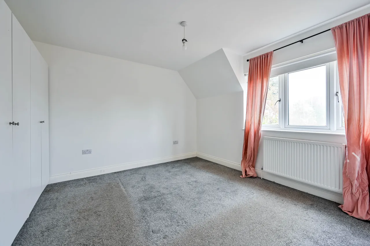 57 Weston Avenue, West Molesey, photo 4