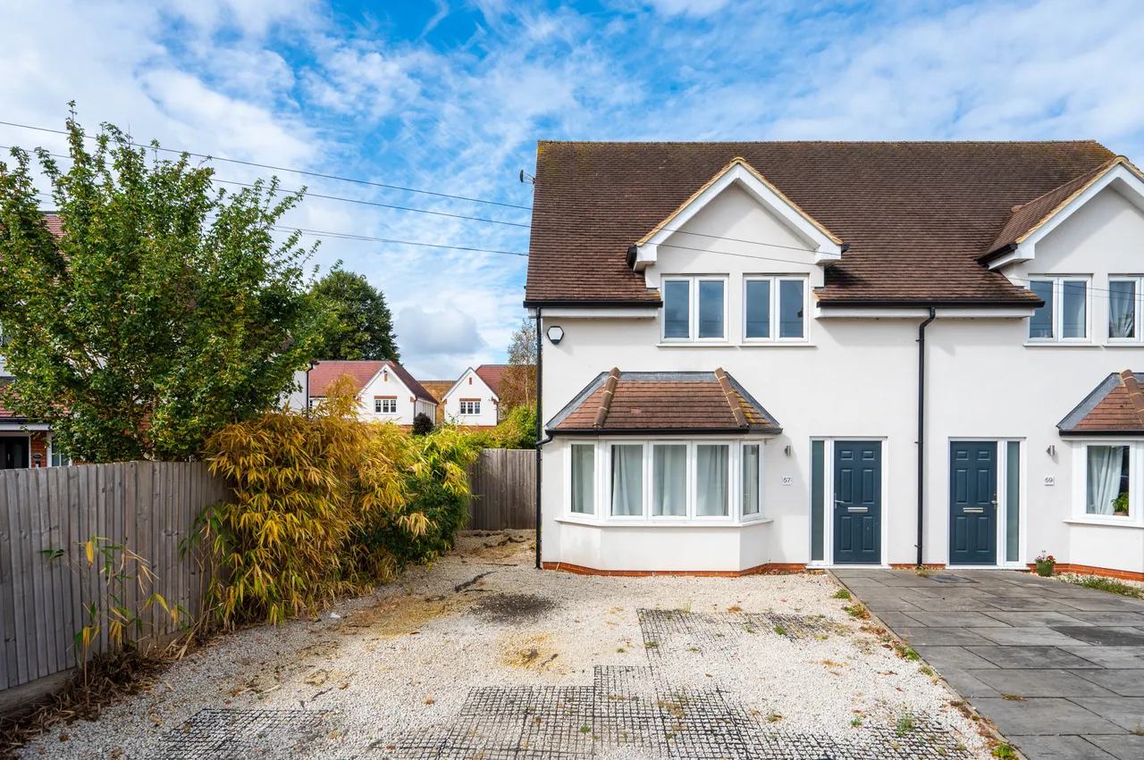 3 bed house for sale — 57 Weston Avenue, West Molesey