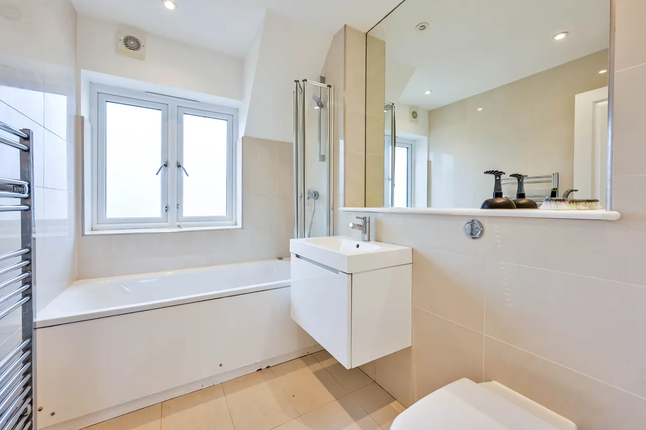 57 Weston Avenue, West Molesey, photo 10