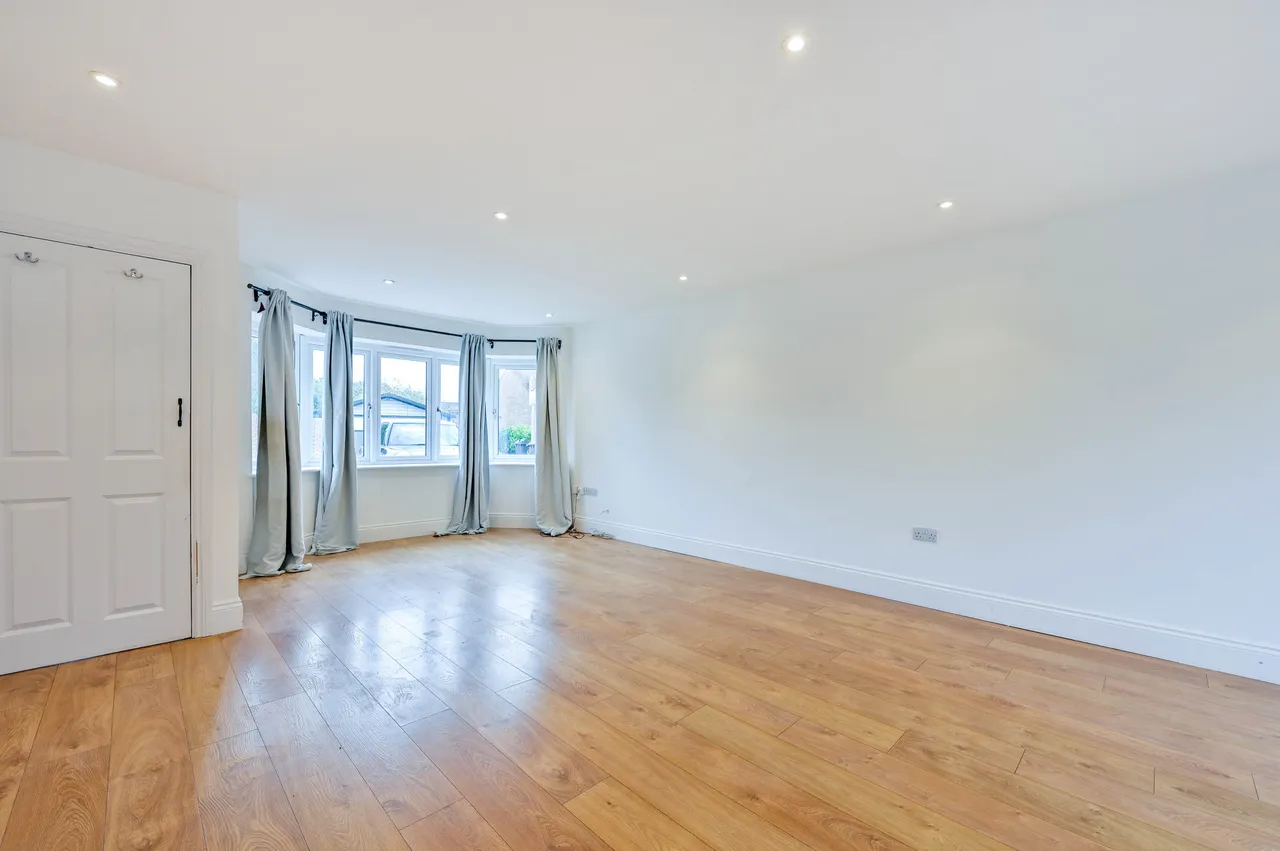 57 Weston Avenue, West Molesey, photo 5