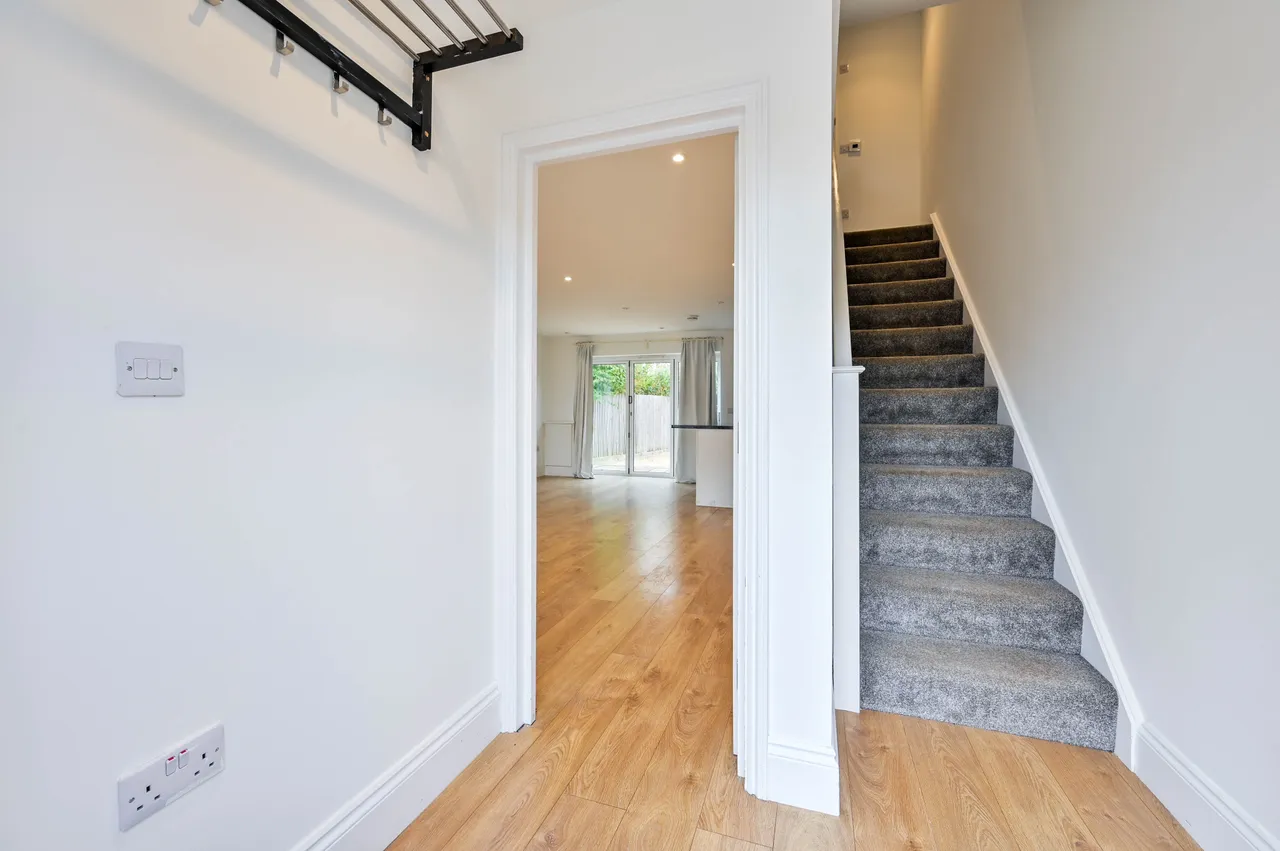 57 Weston Avenue, West Molesey, photo 9