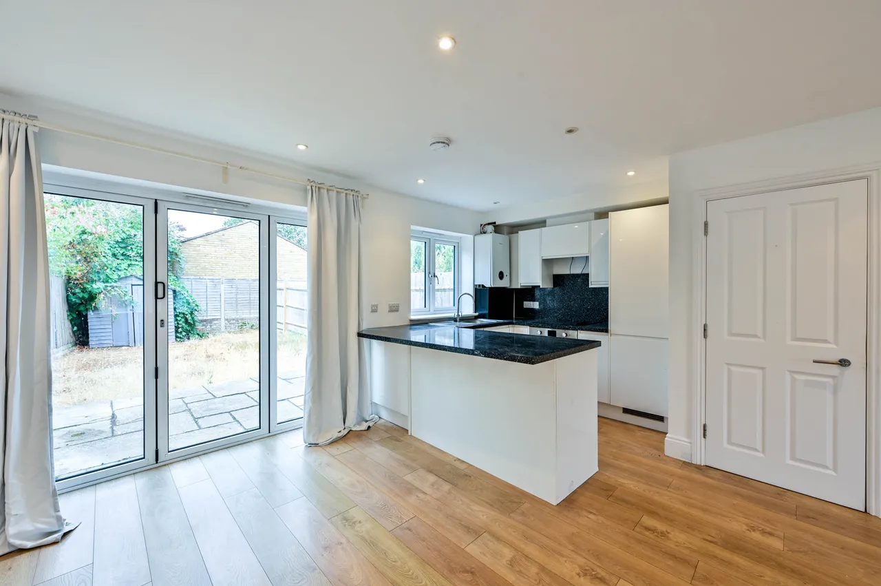 57 Weston Avenue, West Molesey, photo 7