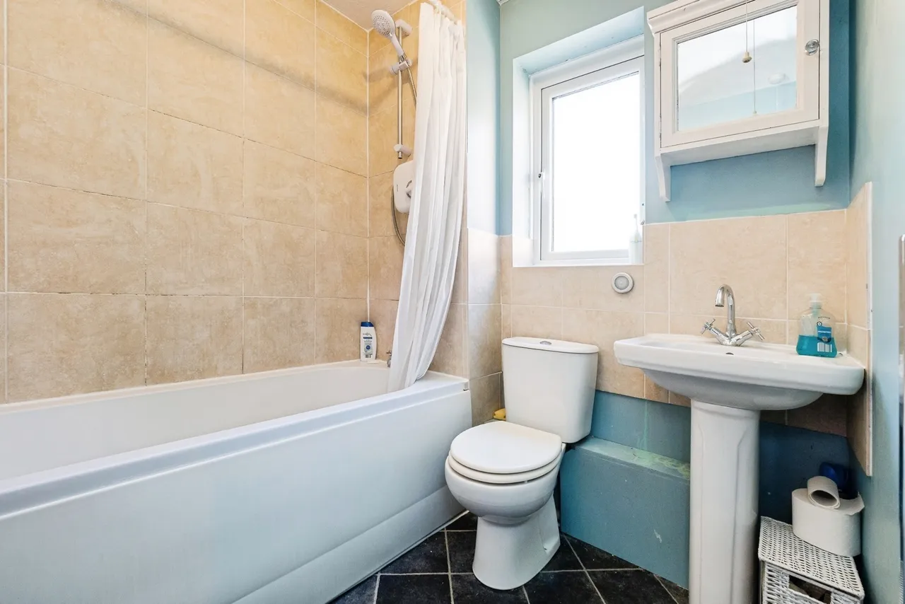 Alderwood Close, Abridge, Romford, Essex, RM4, photo 12