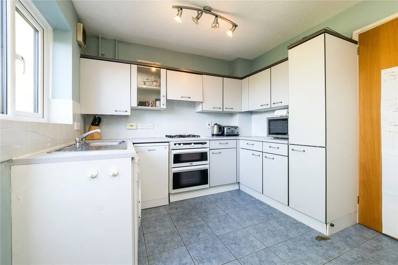 Alderwood Close, Abridge, Romford, Essex, RM4, photo 3