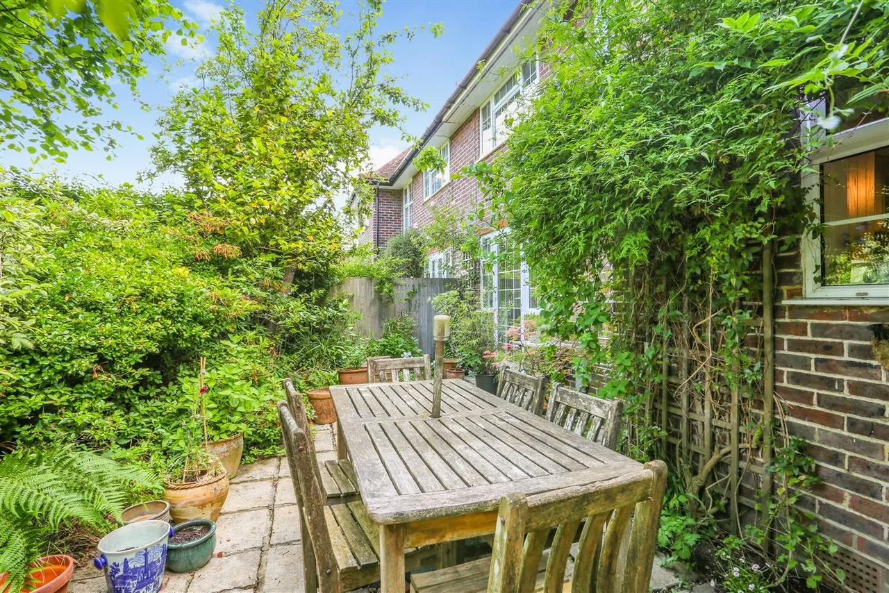 Meadow Way, Burgh Heath, Tadworth, KT20 5LY, photo 12