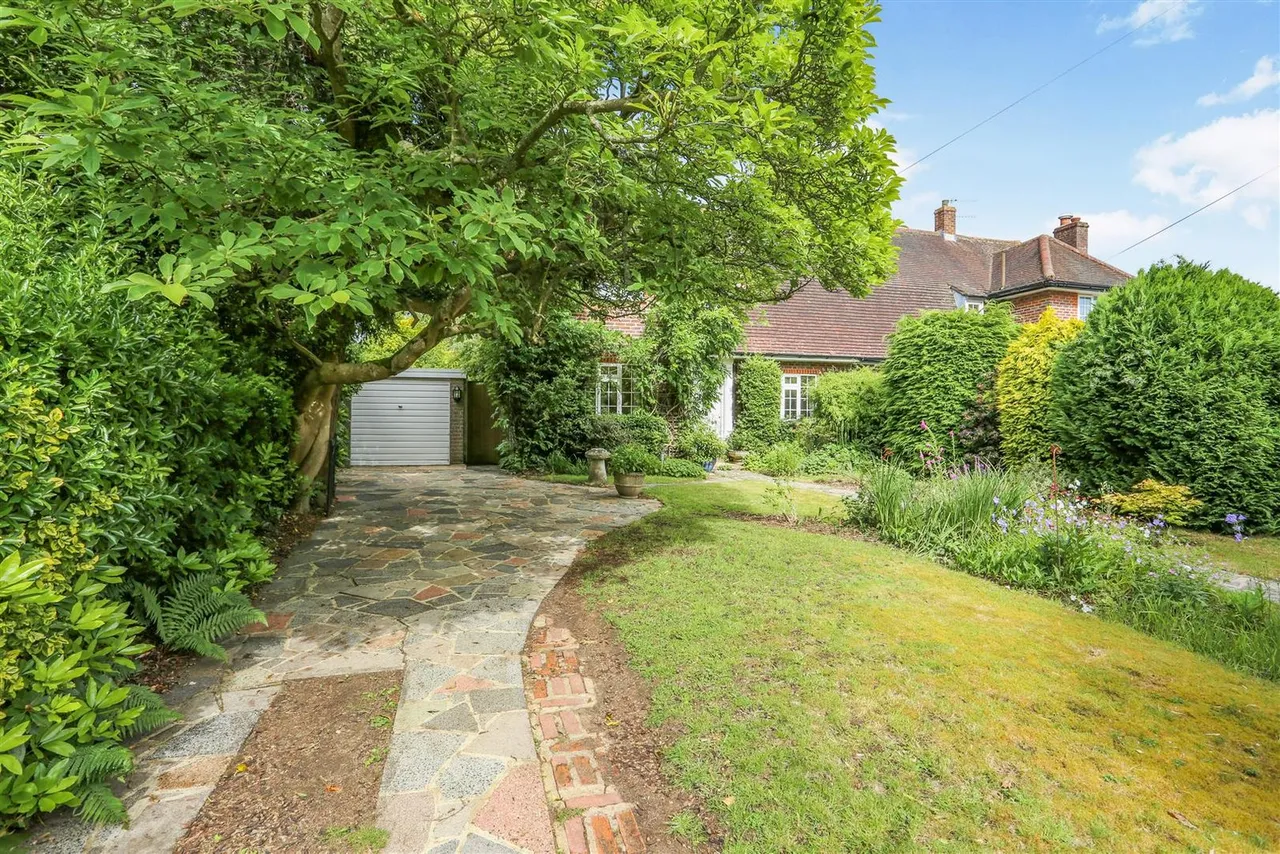 Meadow Way, Burgh Heath, Tadworth, KT20 5LY, photo 25