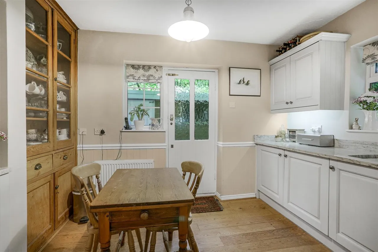 Meadow Way, Burgh Heath, Tadworth, KT20 5LY, photo 10