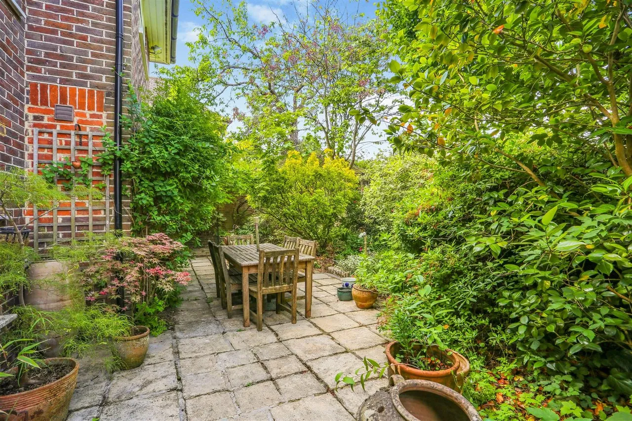 Meadow Way, Burgh Heath, Tadworth, KT20 5LY, photo 11