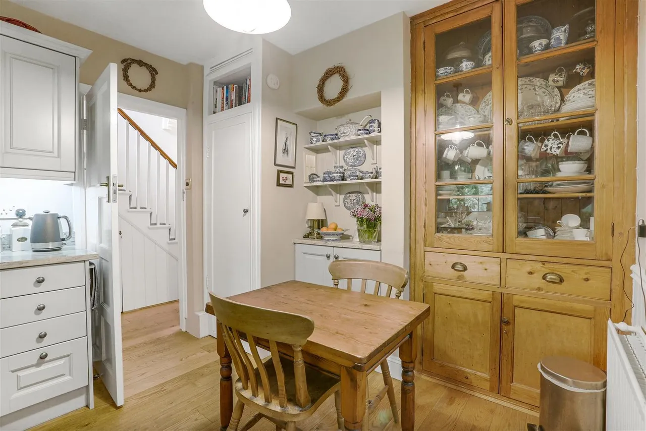 Meadow Way, Burgh Heath, Tadworth, KT20 5LY, photo 9