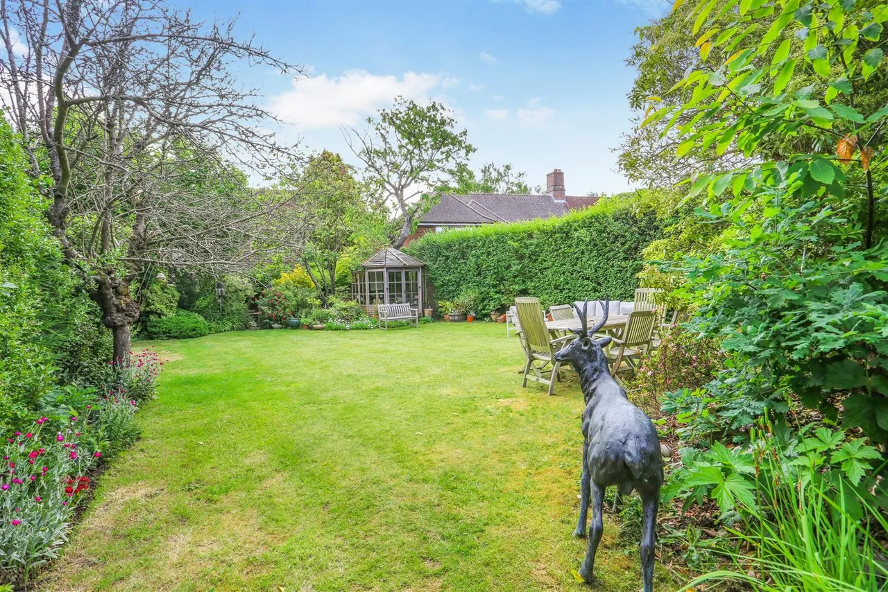 Meadow Way, Burgh Heath, Tadworth, KT20 5LY, photo 15