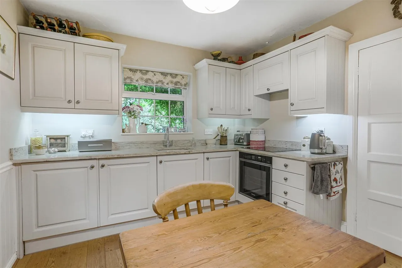 Meadow Way, Burgh Heath, Tadworth, KT20 5LY, photo 3