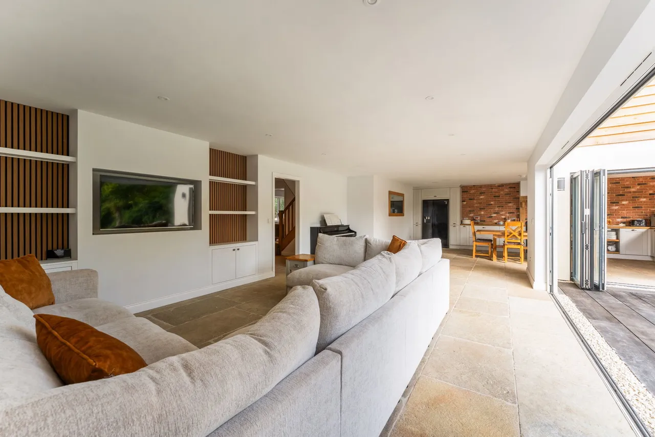 Tytherley Road, Winterslow, SP5, photo 8