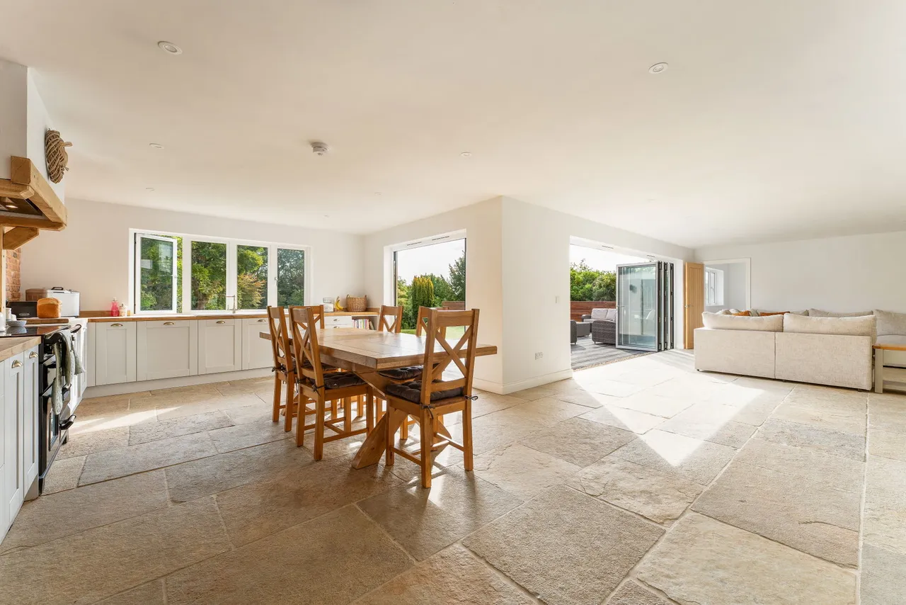 Tytherley Road, Winterslow, SP5, photo 3