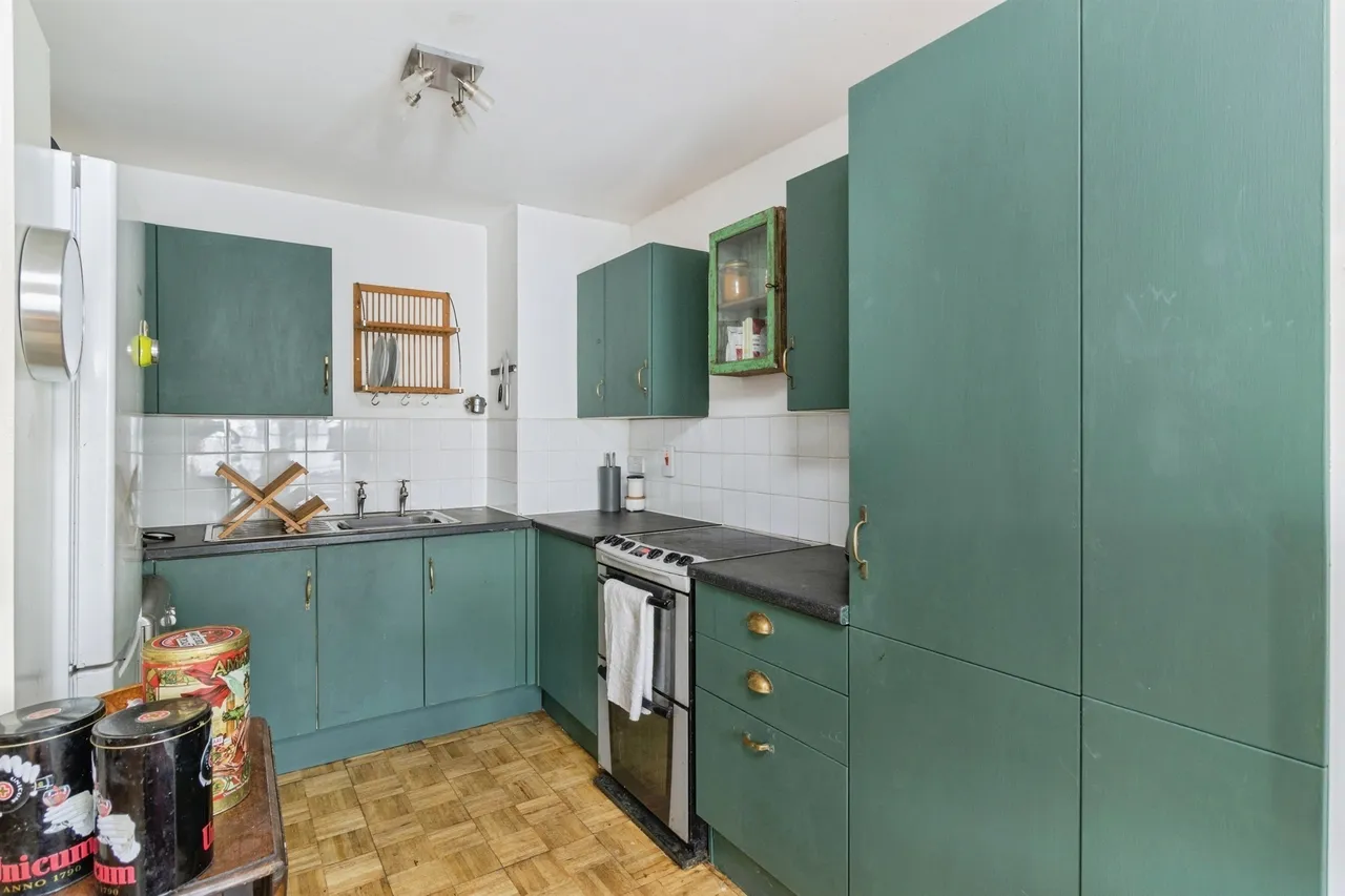 Whitelake Place, West Golds Way, Newton Abbot, photo 4
