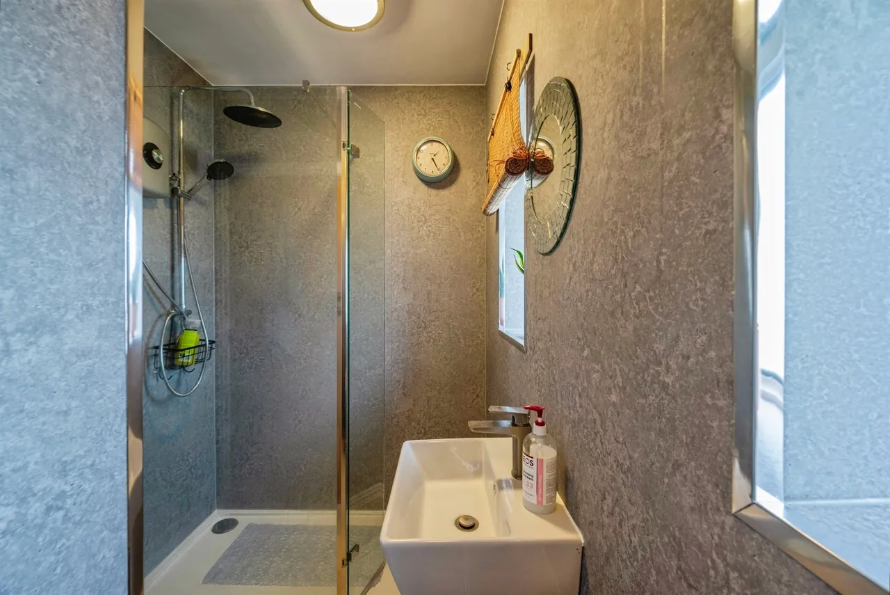 Hoveton Place, Badersfield, NR10, photo 11