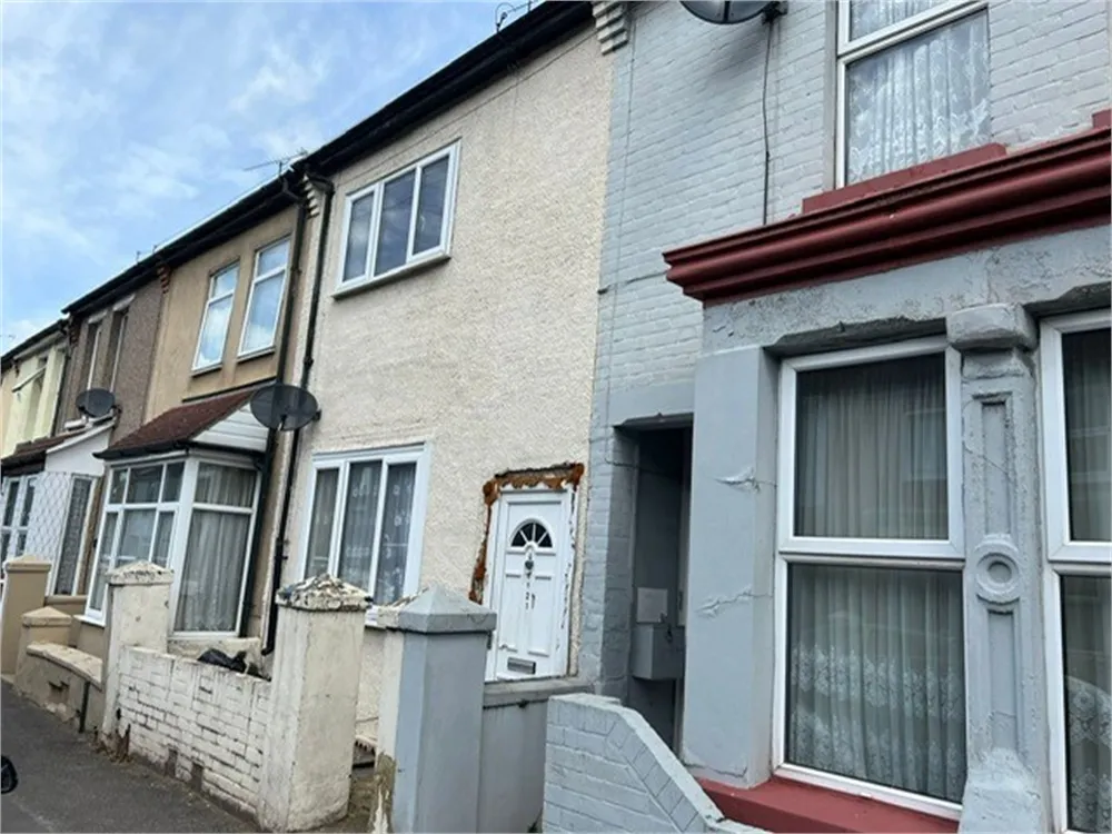 3 bed house for sale — Burnt Oak Terrace, GILLINGHAM, ME7 1DT