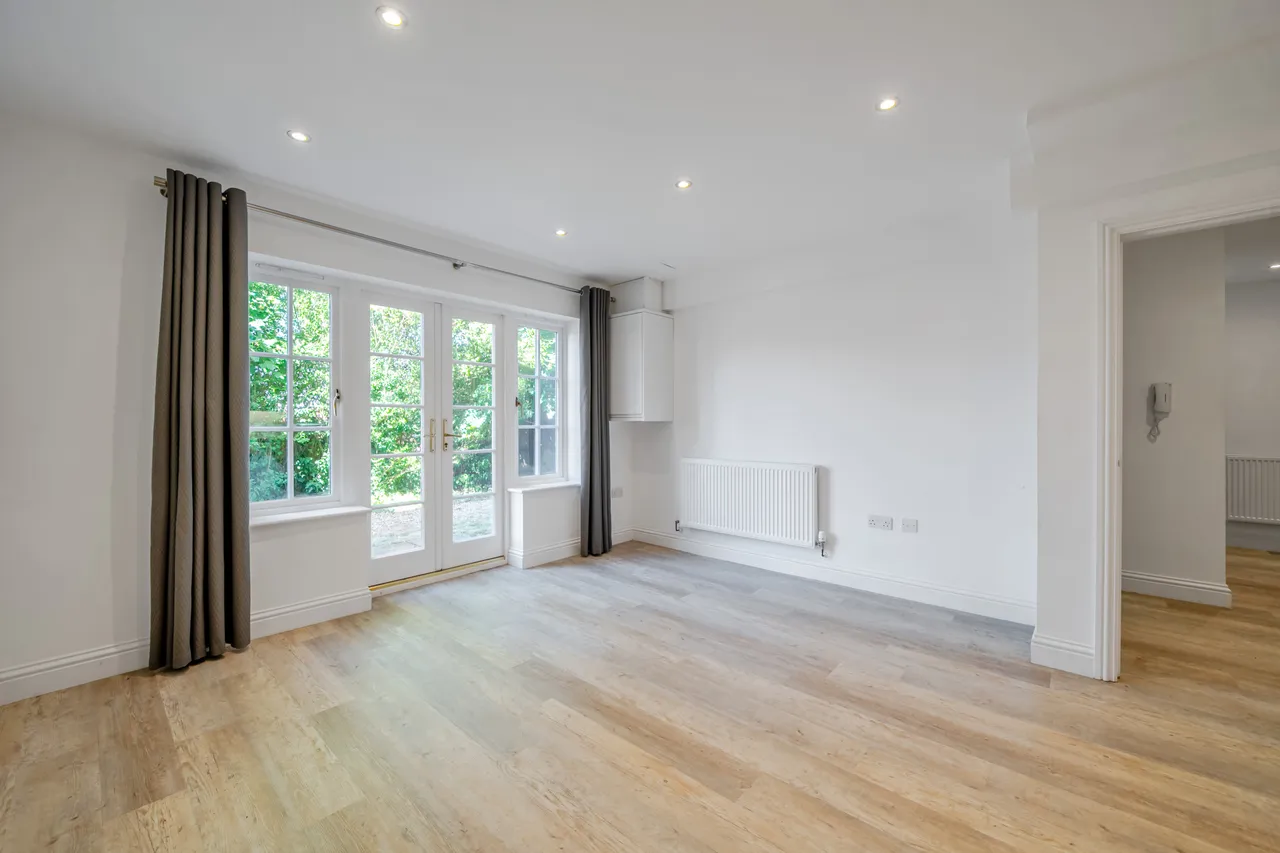 Wychwood Place, Winchester, SO22, photo 3