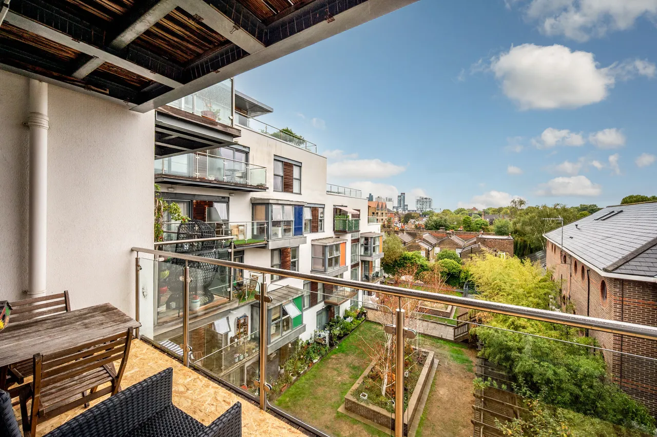 London, SW18, photo 3
