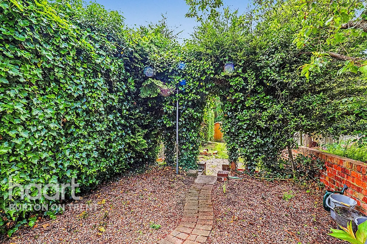 Lansdowne Road, Swadlincote, DE11, photo 12