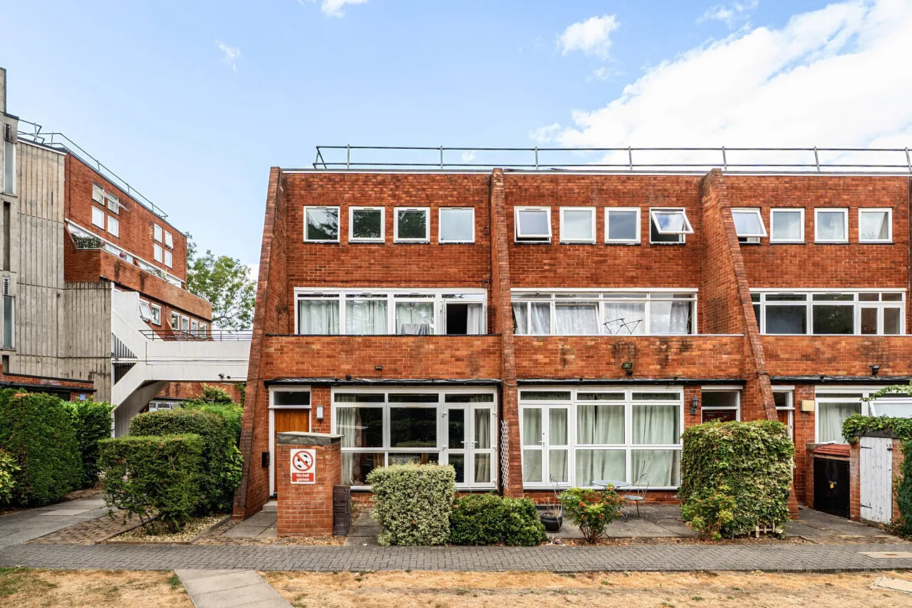 Woodside Park Road, London, N12, photo 8