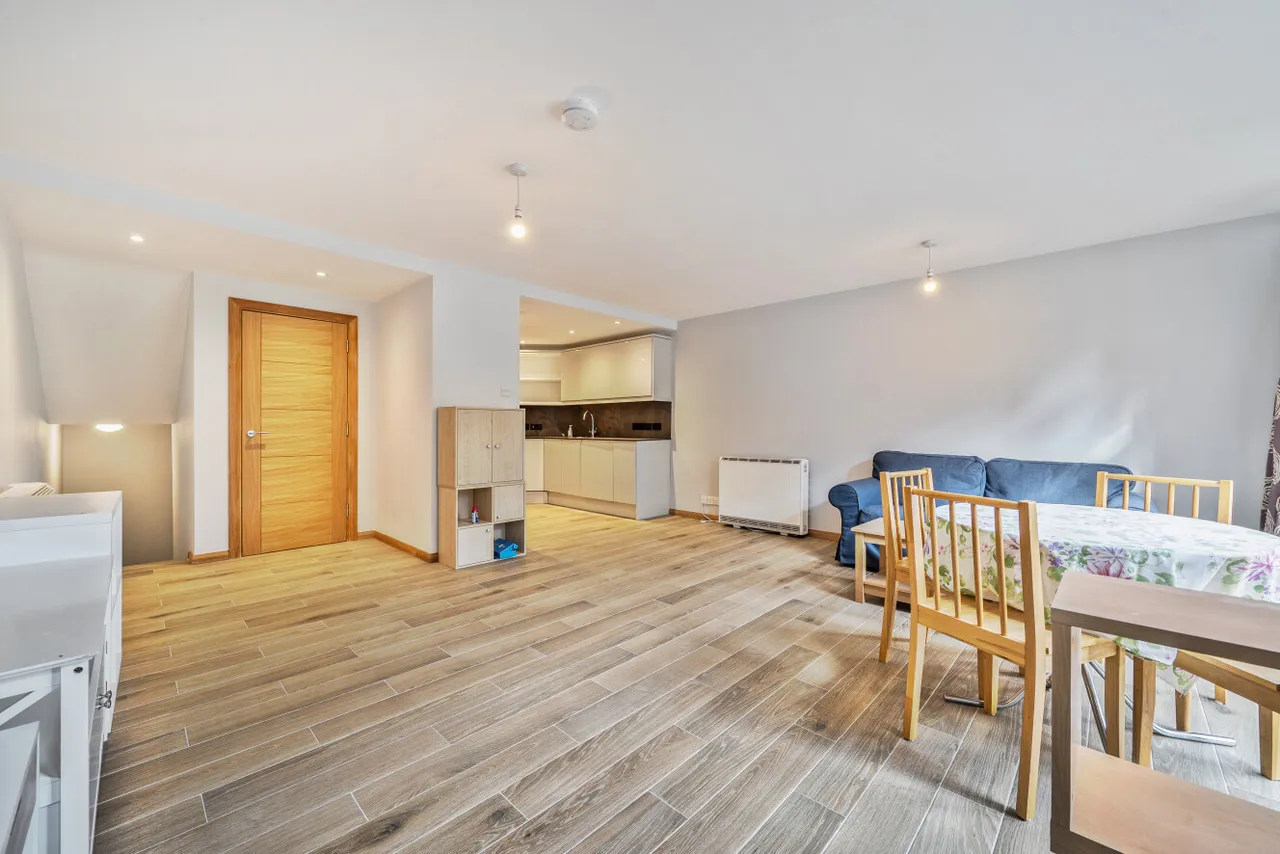 Woodside Park Road, London, N12, photo 10