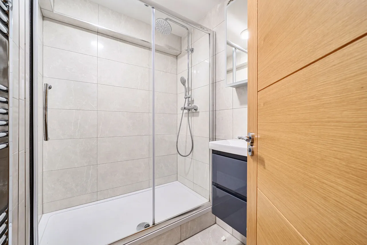 Woodside Park Road, London, N12, photo 5