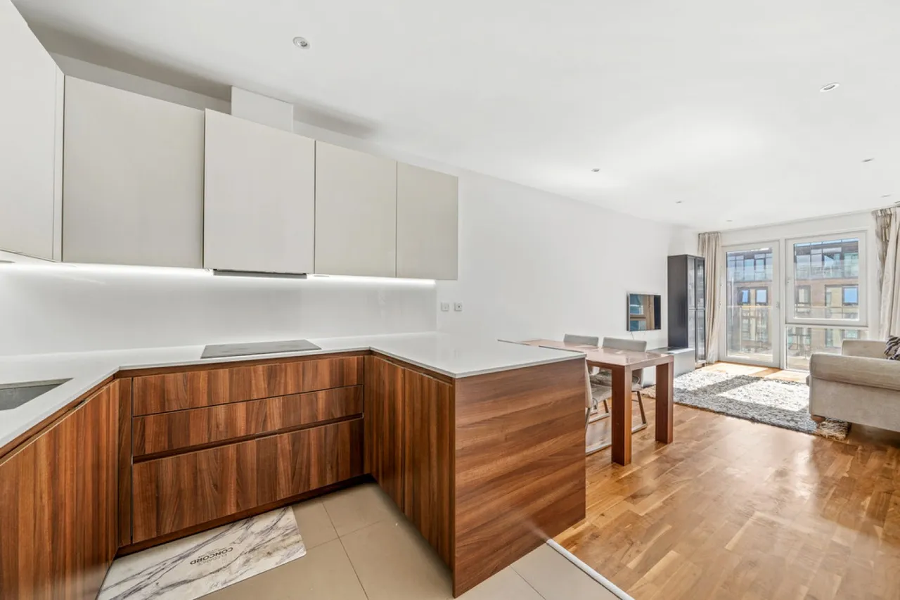 2 bed flat to rent, Jasmine House, Battersea Reach, SW18