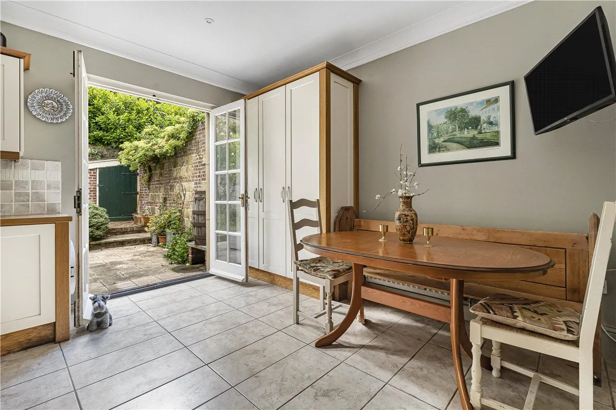 Phoenix Square, Pewsey, SN9, photo 7