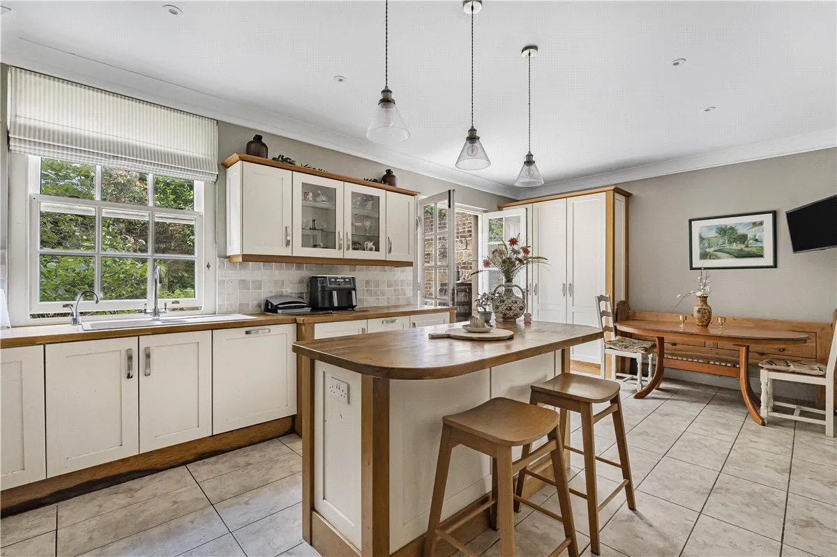 Phoenix Square, Pewsey, SN9, photo 4