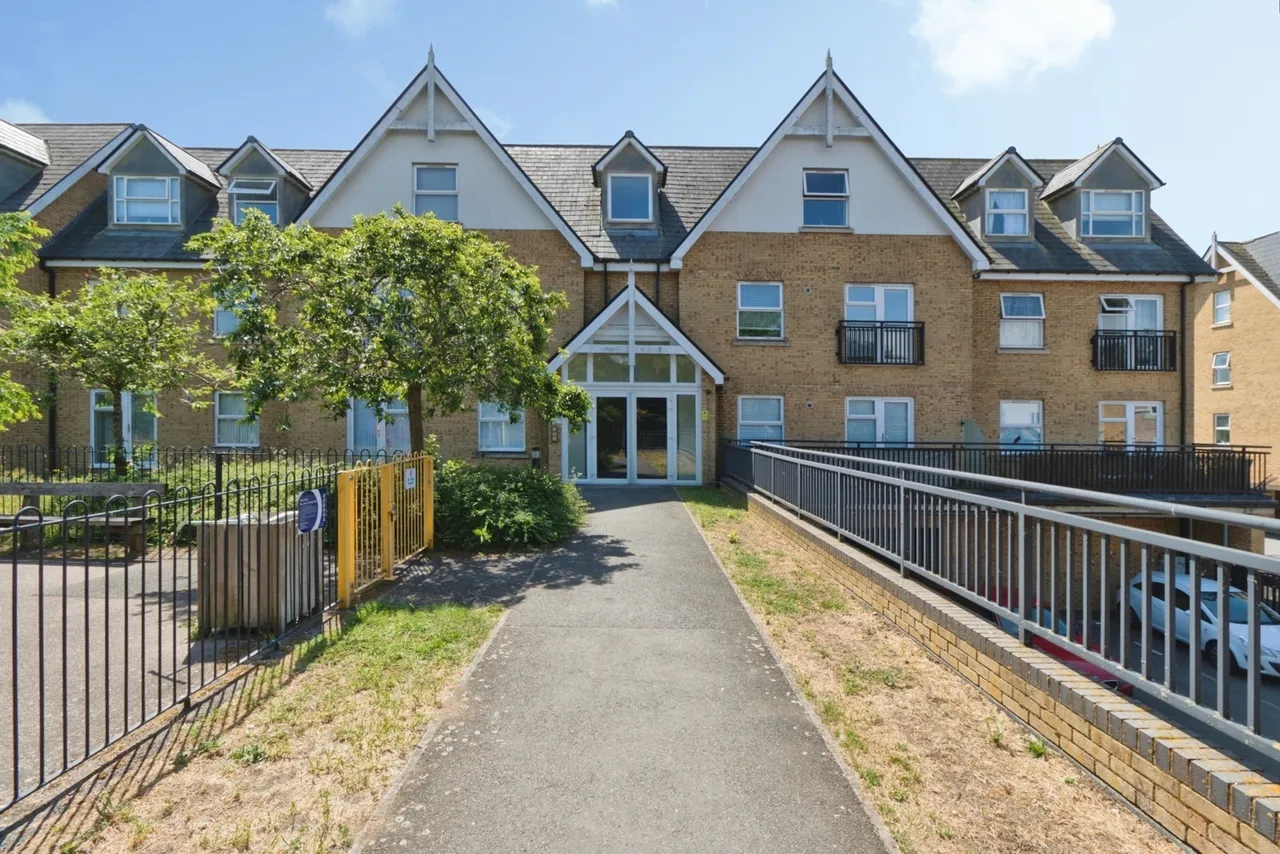 2 bed flat for sale, Tanners Close, Crayford, DA1