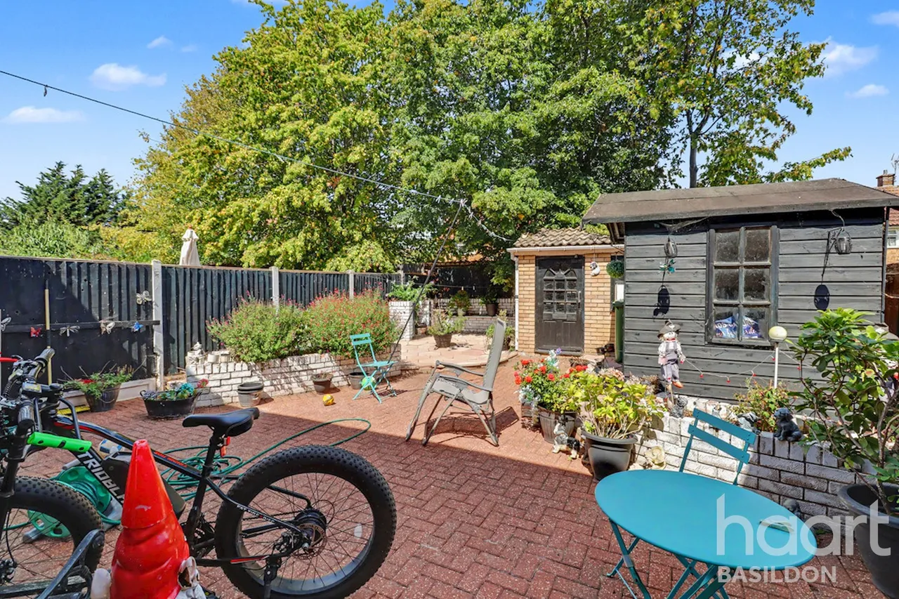 Dencourt Crescent, Basildon, SS14, photo 13