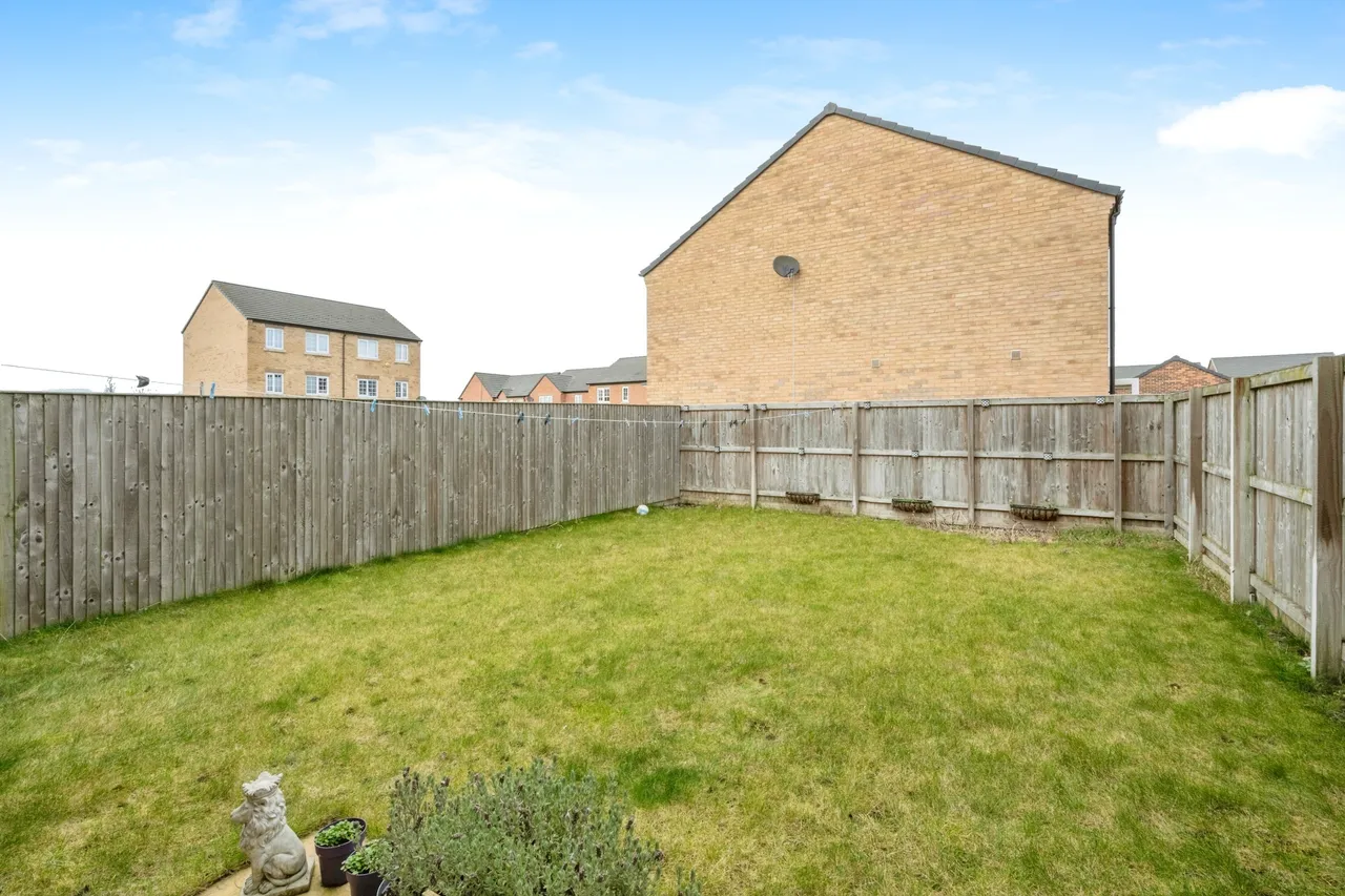 Heatherfields Crescent, New Rossington, DONCASTER, photo 12