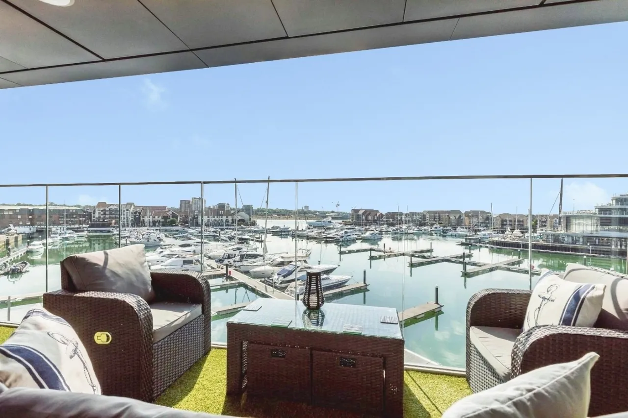 2 bed flat for sale, Admirals Quay Ocean Way, Southampton, SO14