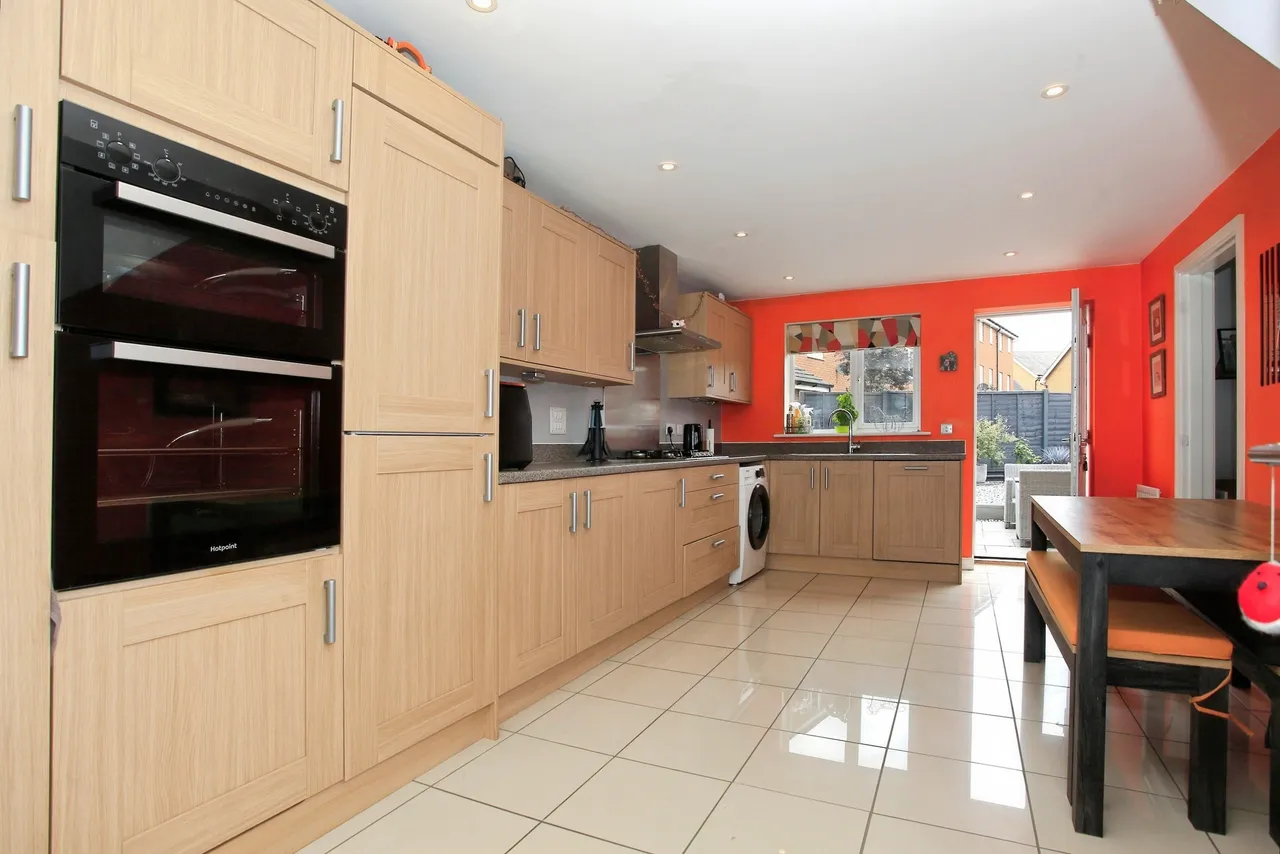 5 bed house for sale — Apollo Avenue, Peterborough